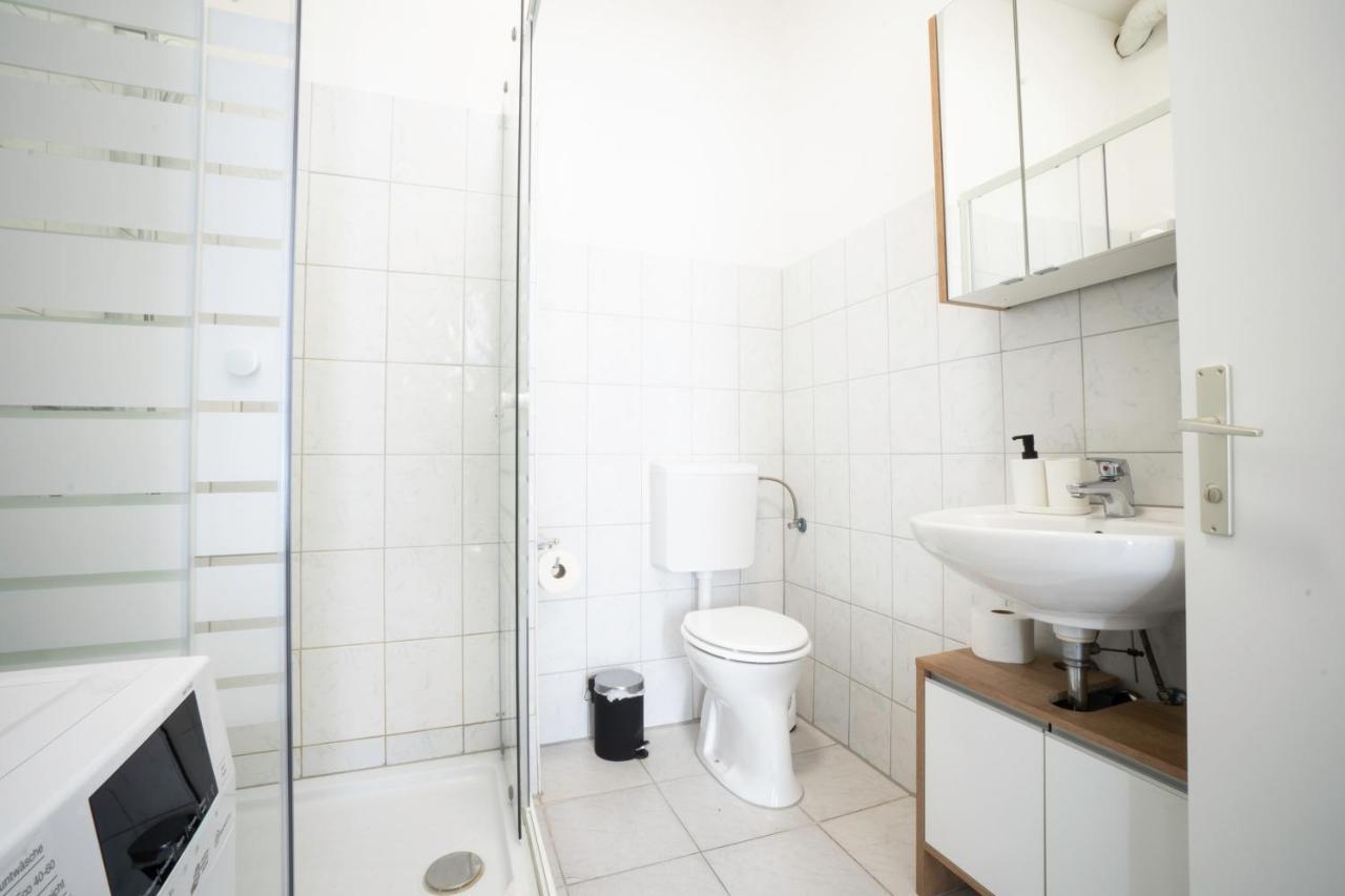 Modern 1-Bedroom Apartment Next To Praterstern Vienna Exterior photo