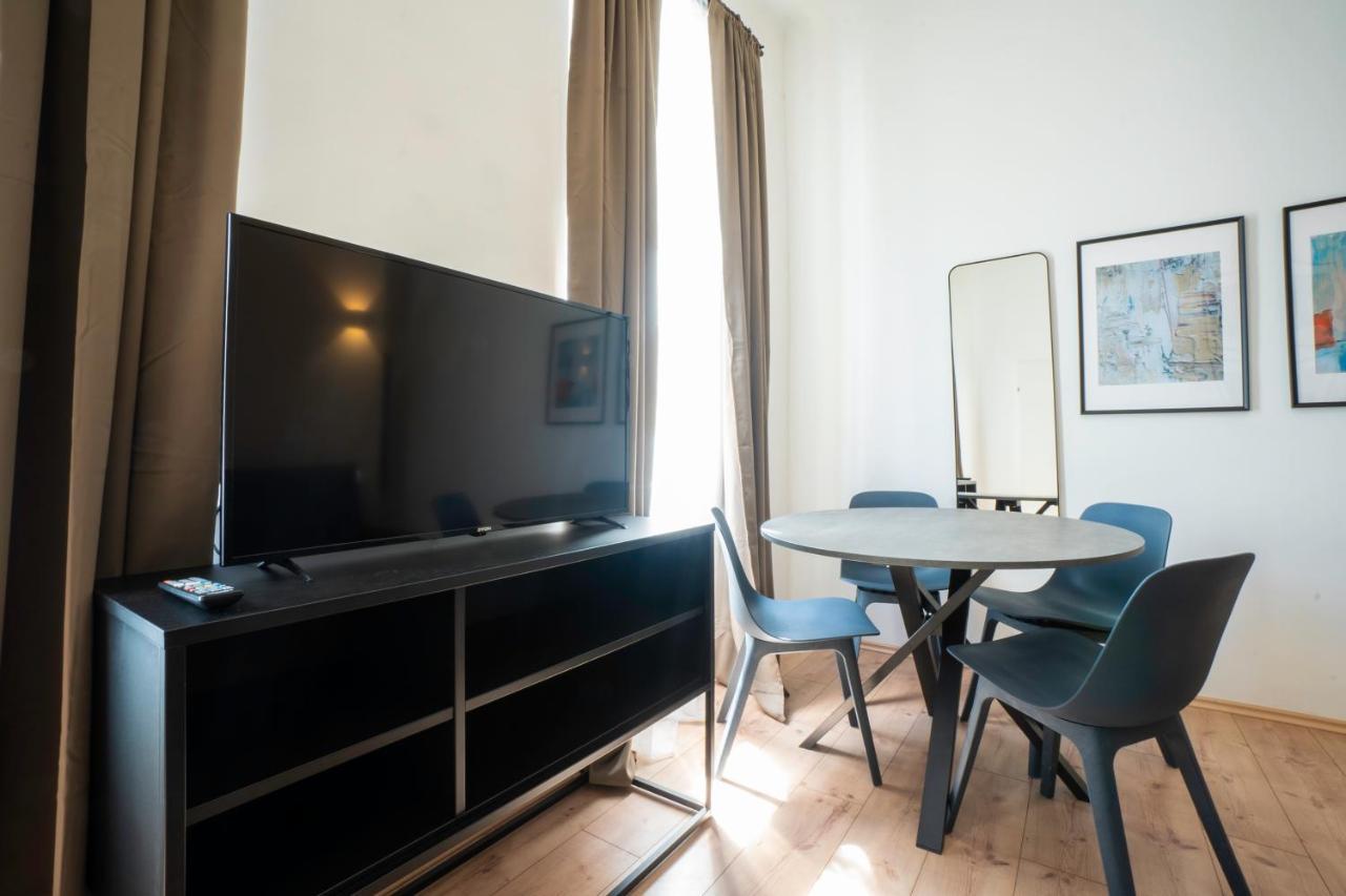 Modern 1-Bedroom Apartment Next To Praterstern Vienna Exterior photo